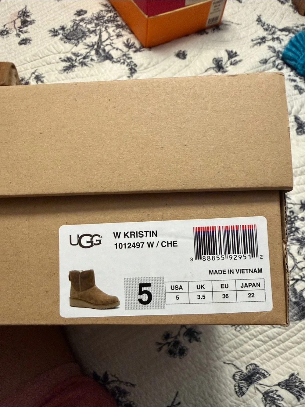 UGG Kristin Size 5 chestnut treadlite